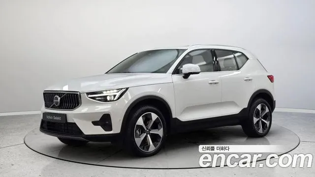 Volvo XC40 — фото 1