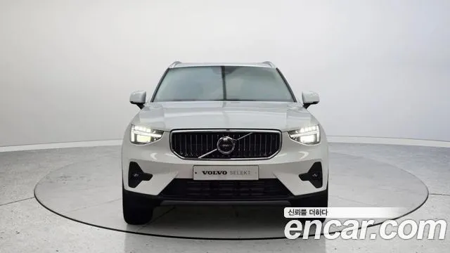 Volvo XC40 — фото 2