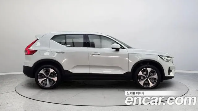 Volvo XC40 — фото 4