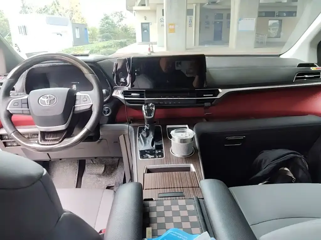 Toyota Granvia — фото 6