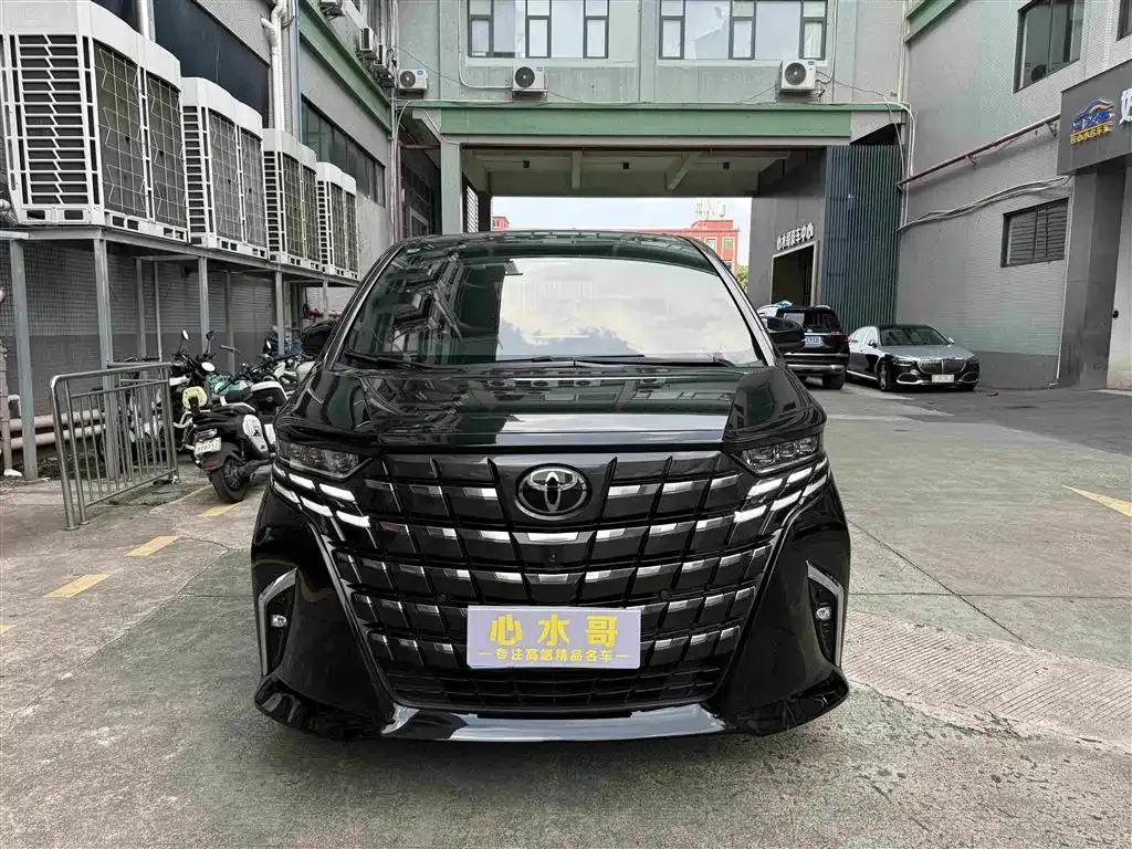 Toyota Alphard — фото 2