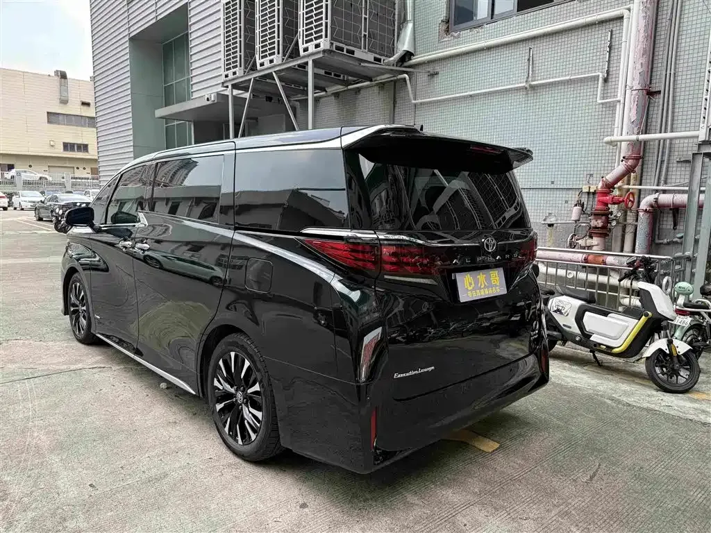 Toyota Alphard — фото 10