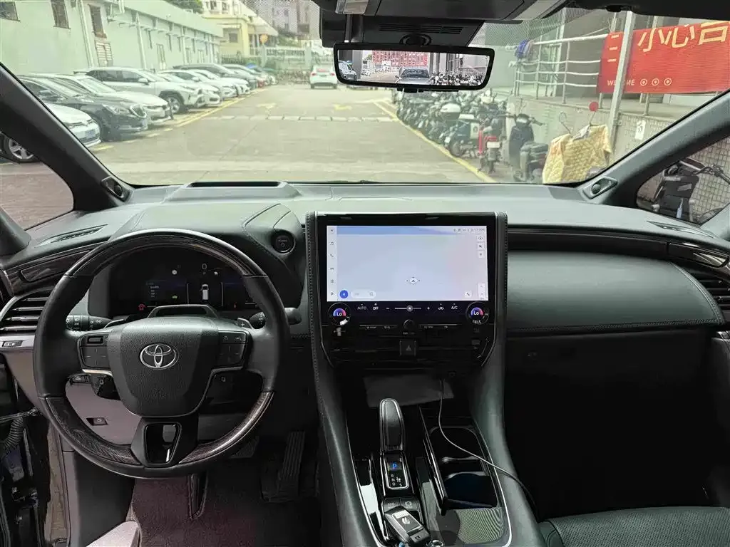 Toyota Alphard — фото 5