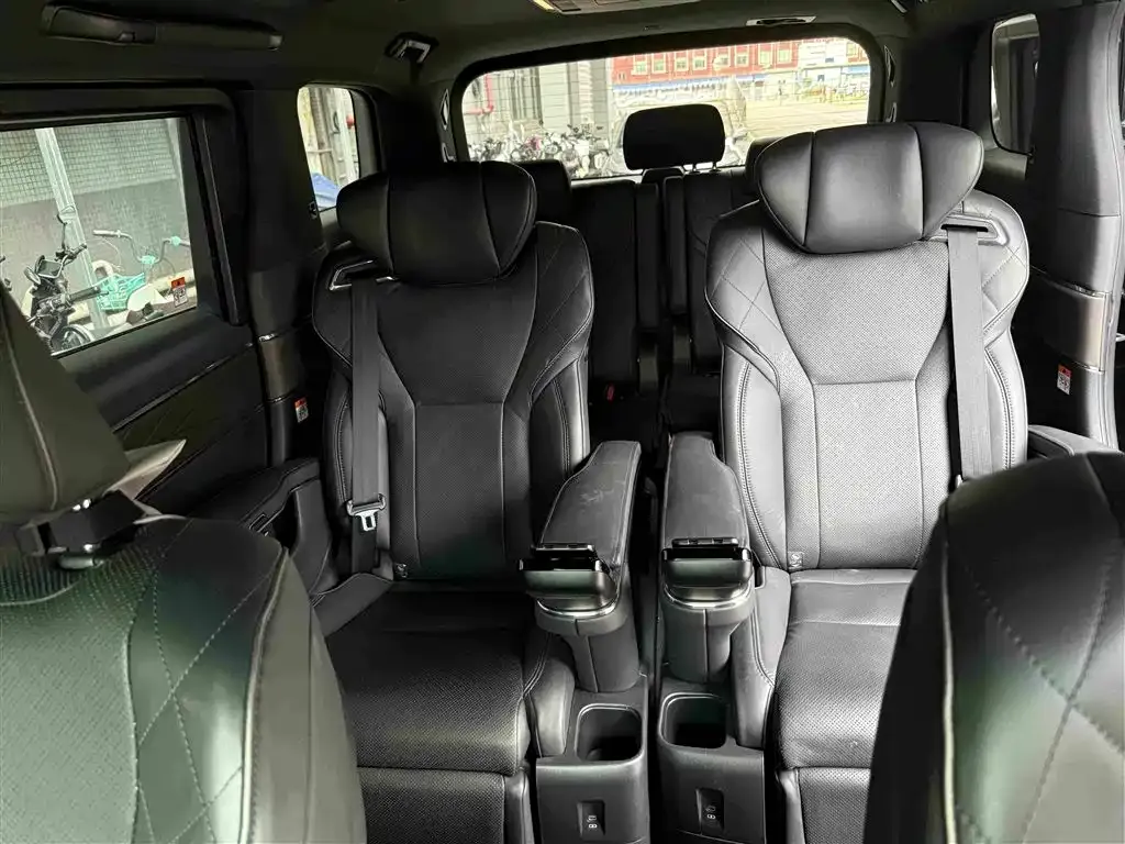 Toyota Alphard — фото 6