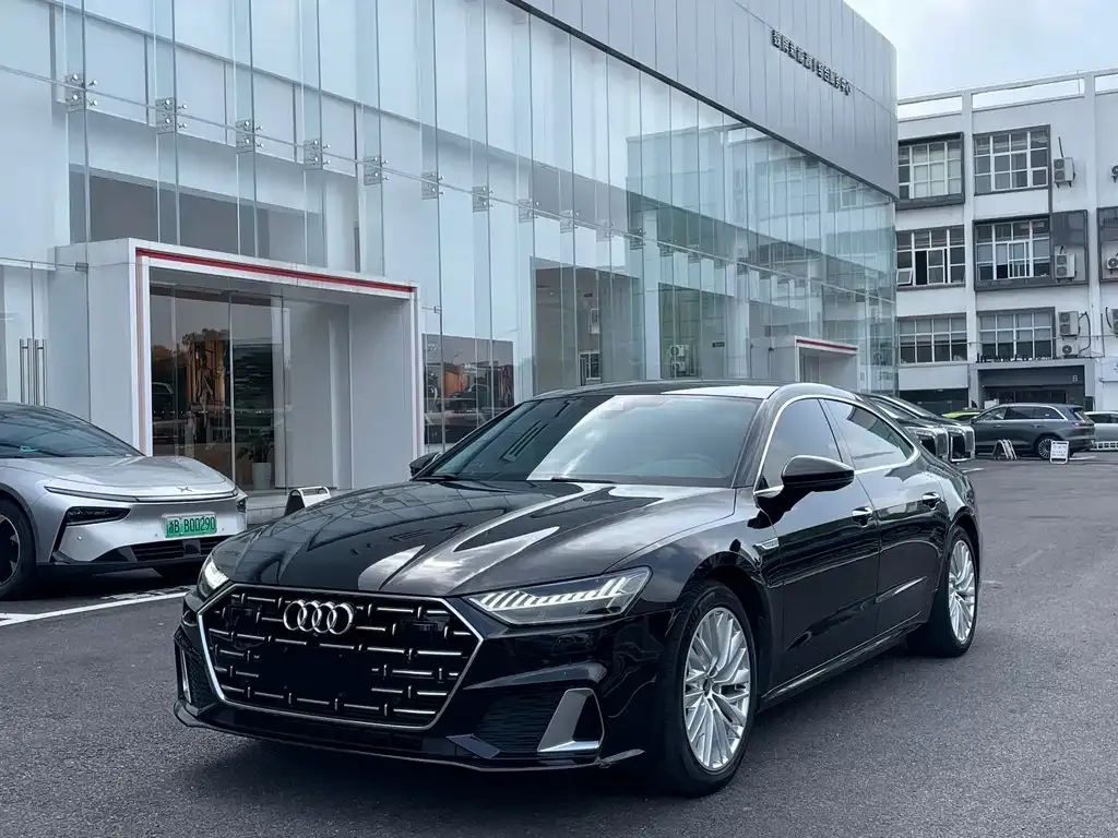 Audi A7L — фото 1