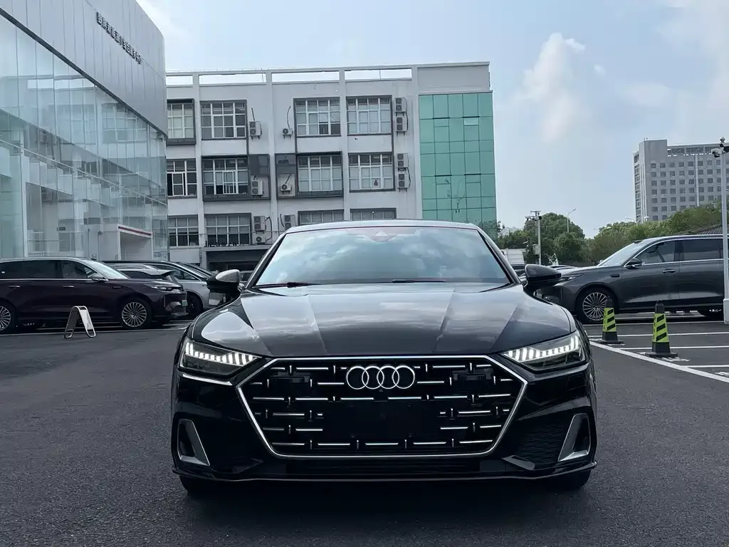 Audi A7L — фото 5