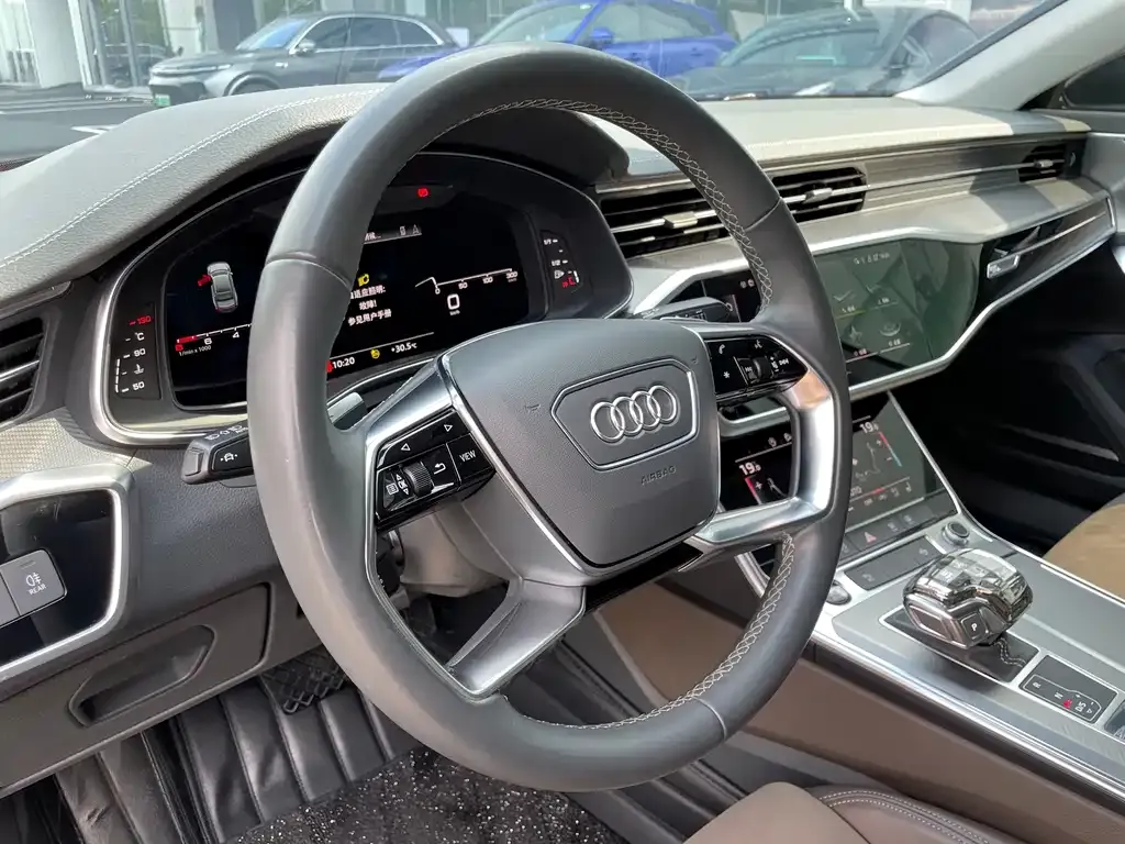Audi A7L — фото 9
