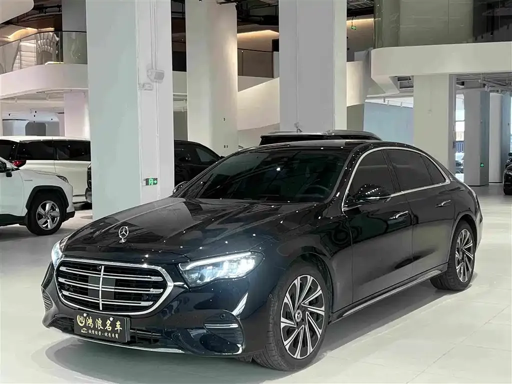 Mercedes-Benz E-Class — фото 1