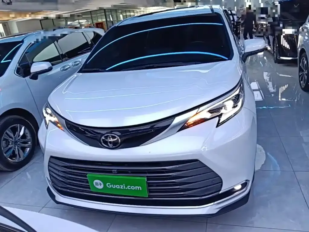 Toyota Sienna — фото 7