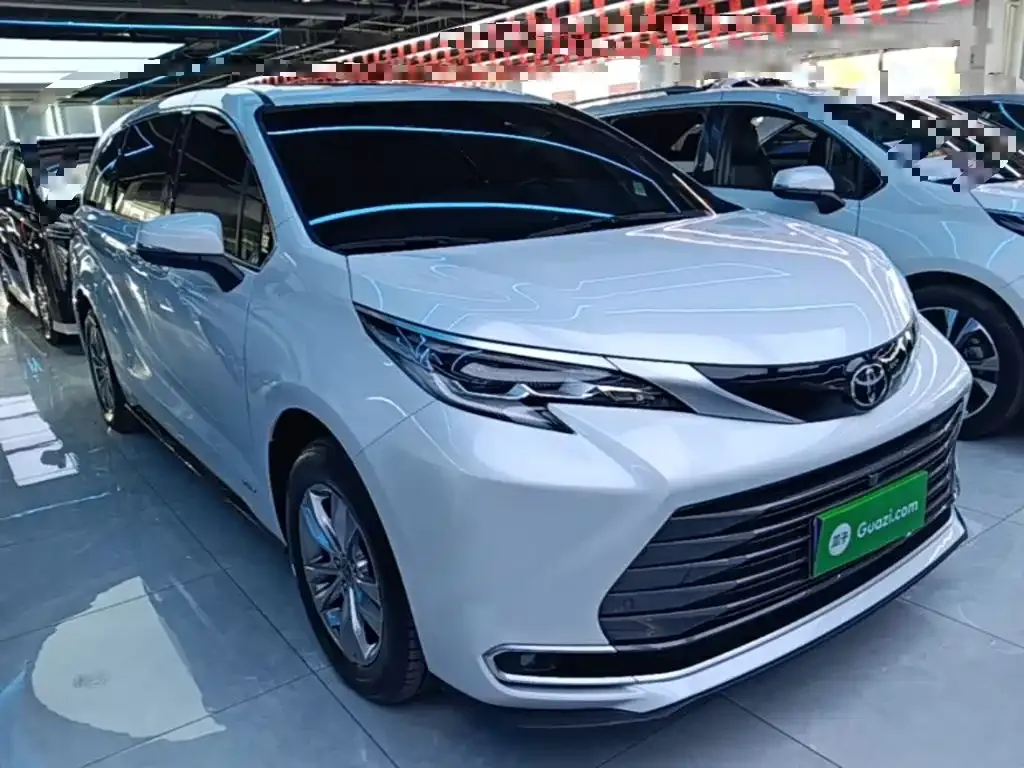 Toyota Sienna — фото 10