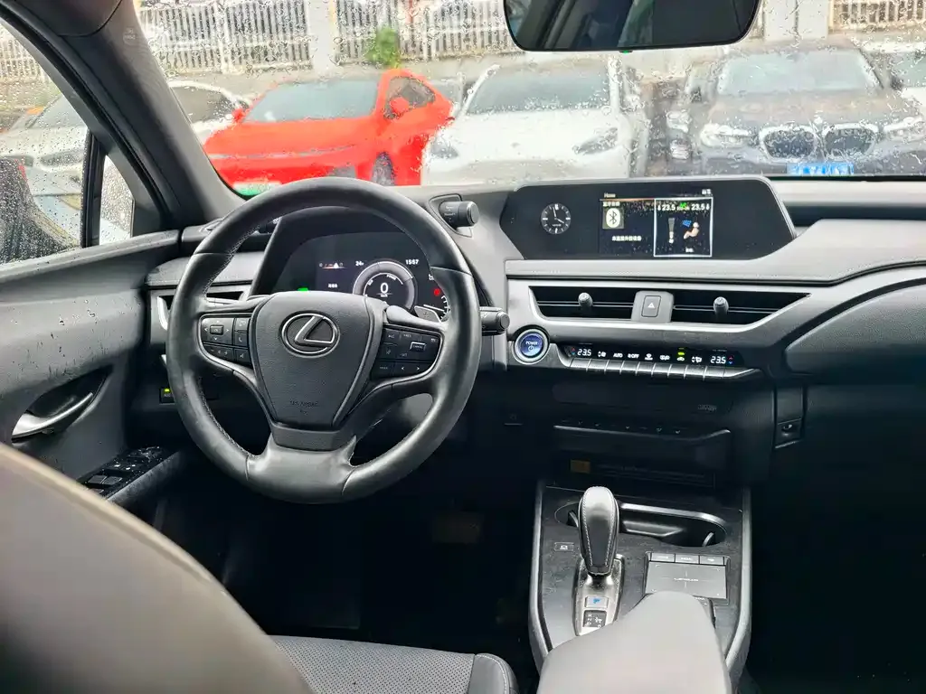 Lexus UX New Energy — фото 4