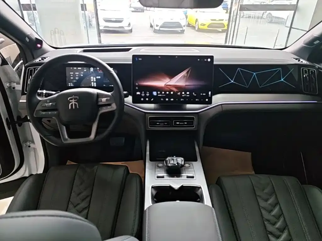 BYD L DM-i — фото 6