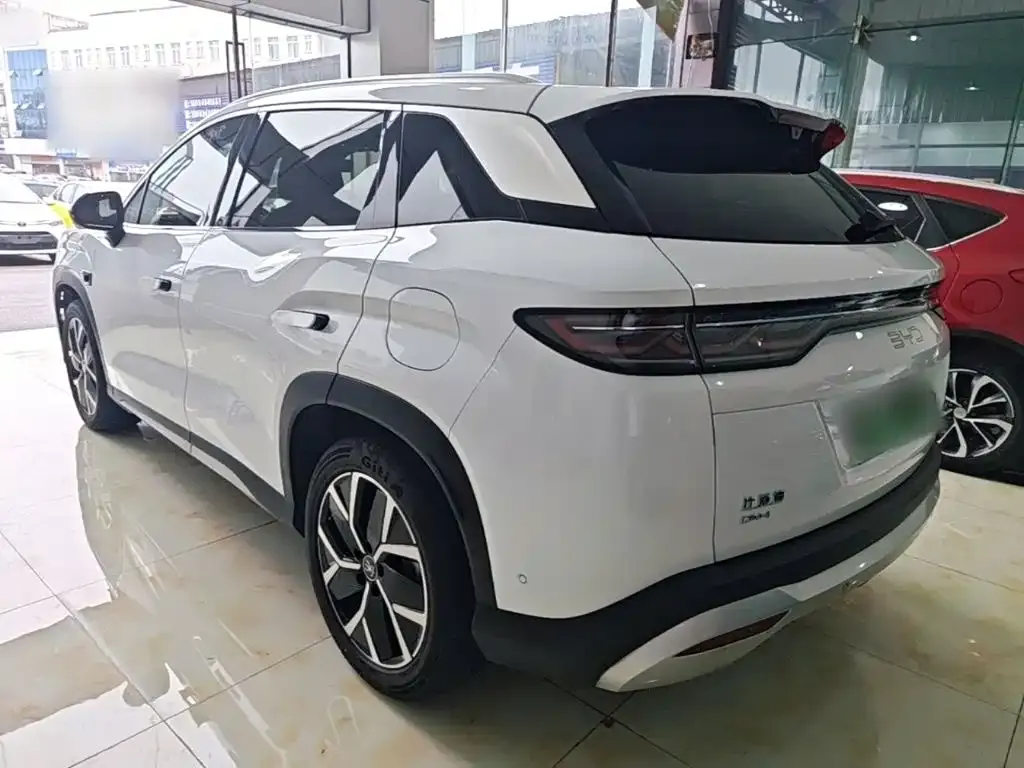 BYD L DM-i — фото 4