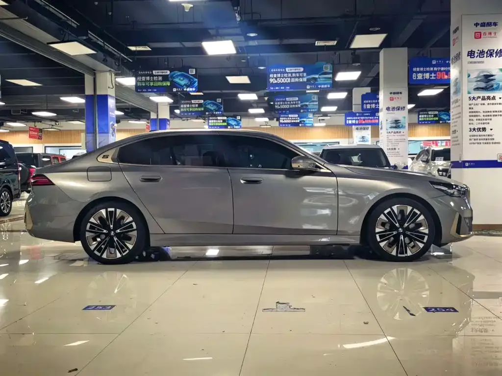 BMW 5 Series — фото 10