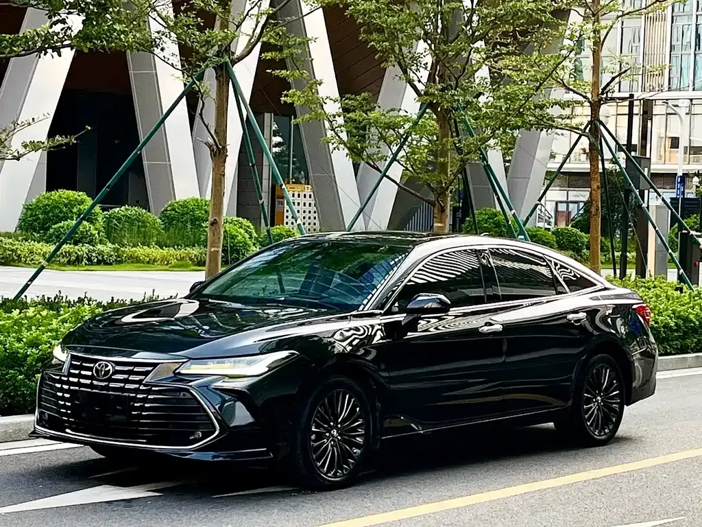 Toyota Avalon — фото 1