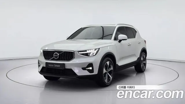 Volvo XC40 — фото 1
