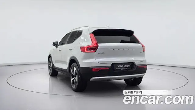 Volvo XC40 — фото 2