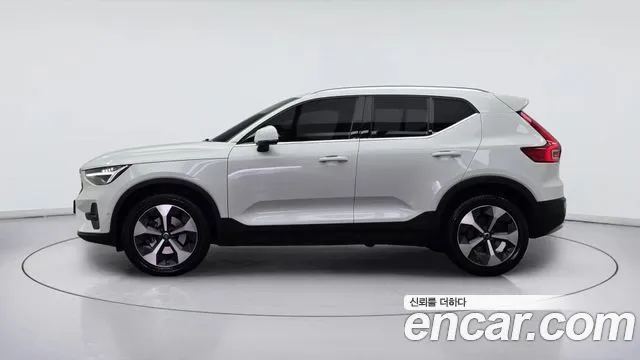 Volvo XC40 — фото 4