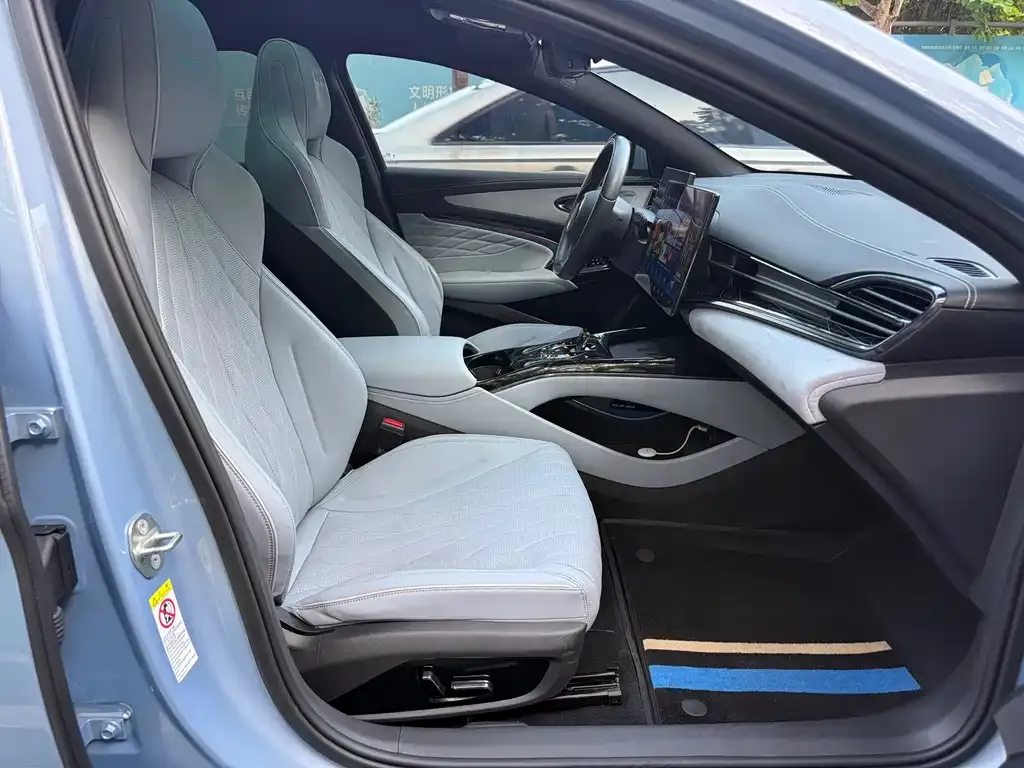 BYD Seal — фото 8
