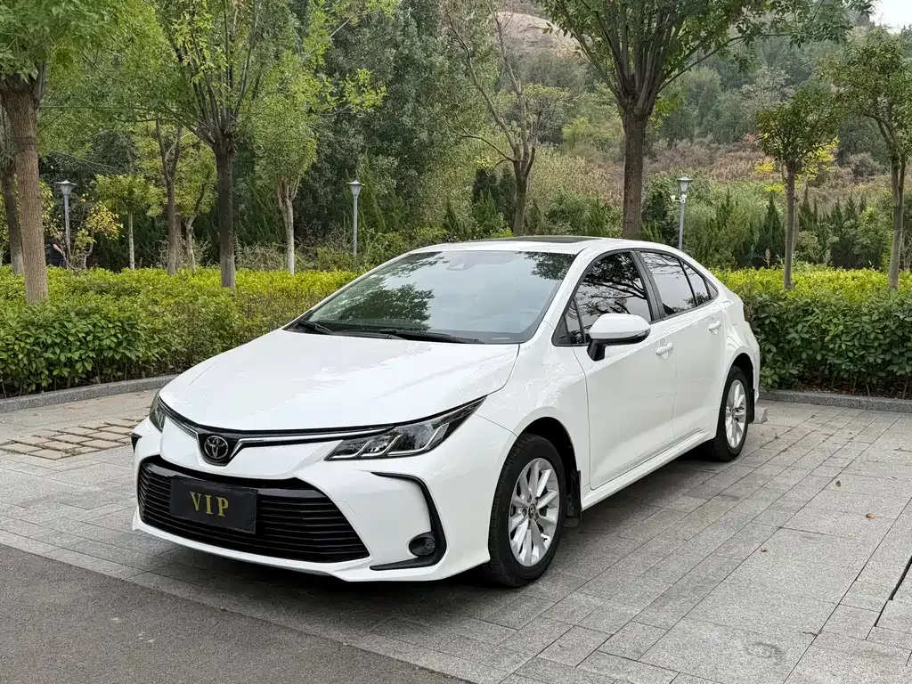 Toyota Corolla — фото 1