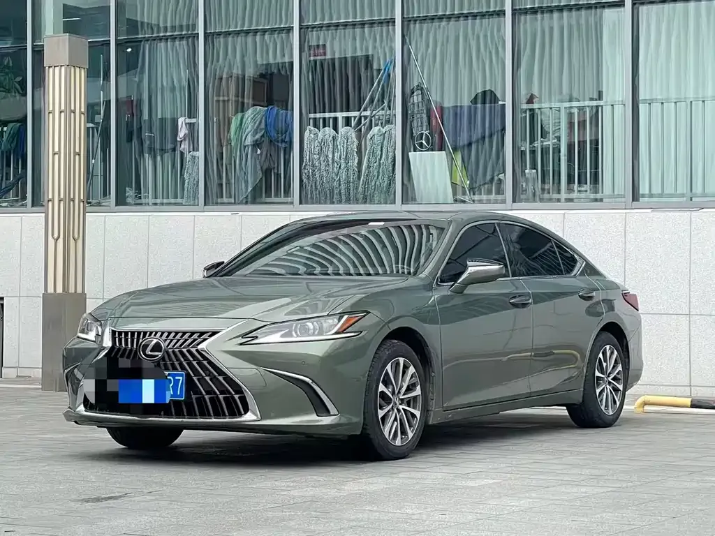 Lexus ES — фото 1
