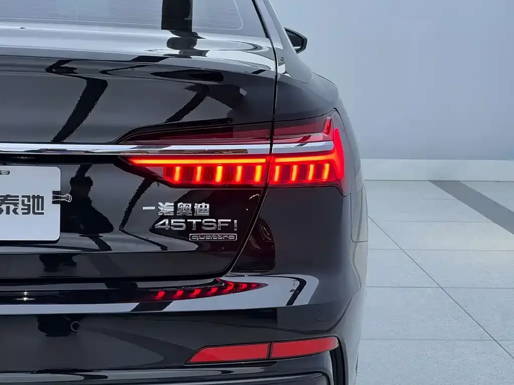 Audi A6L — фото 8