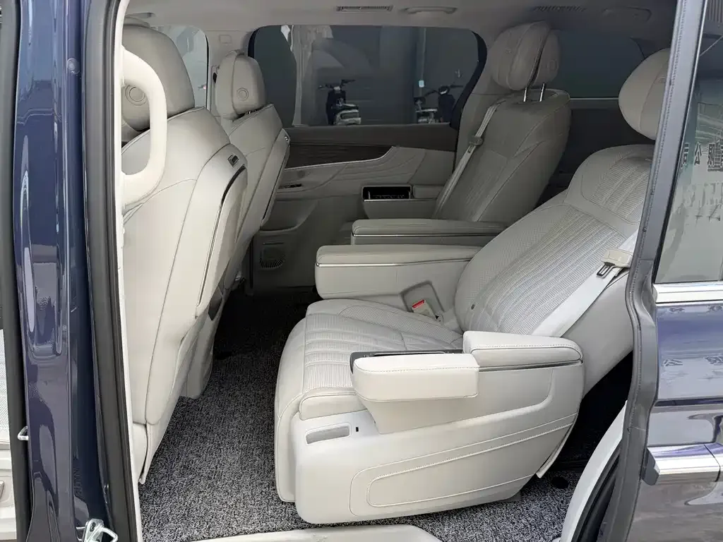 Roewe iMAX8 — фото 4