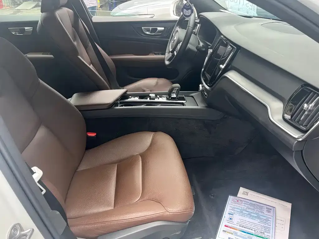 Volvo S60 — фото 10