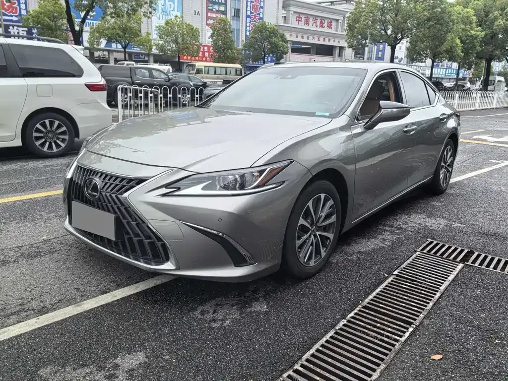 Lexus ES — фото 1