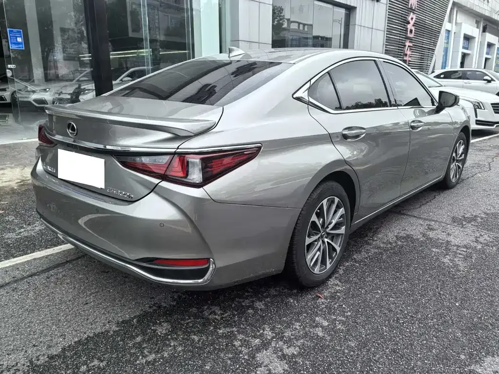 Lexus ES — фото 6