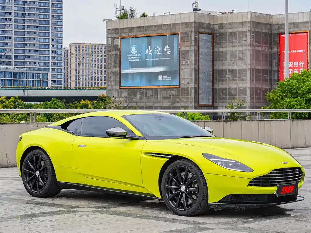 Aston Martin DB11 — фото 4