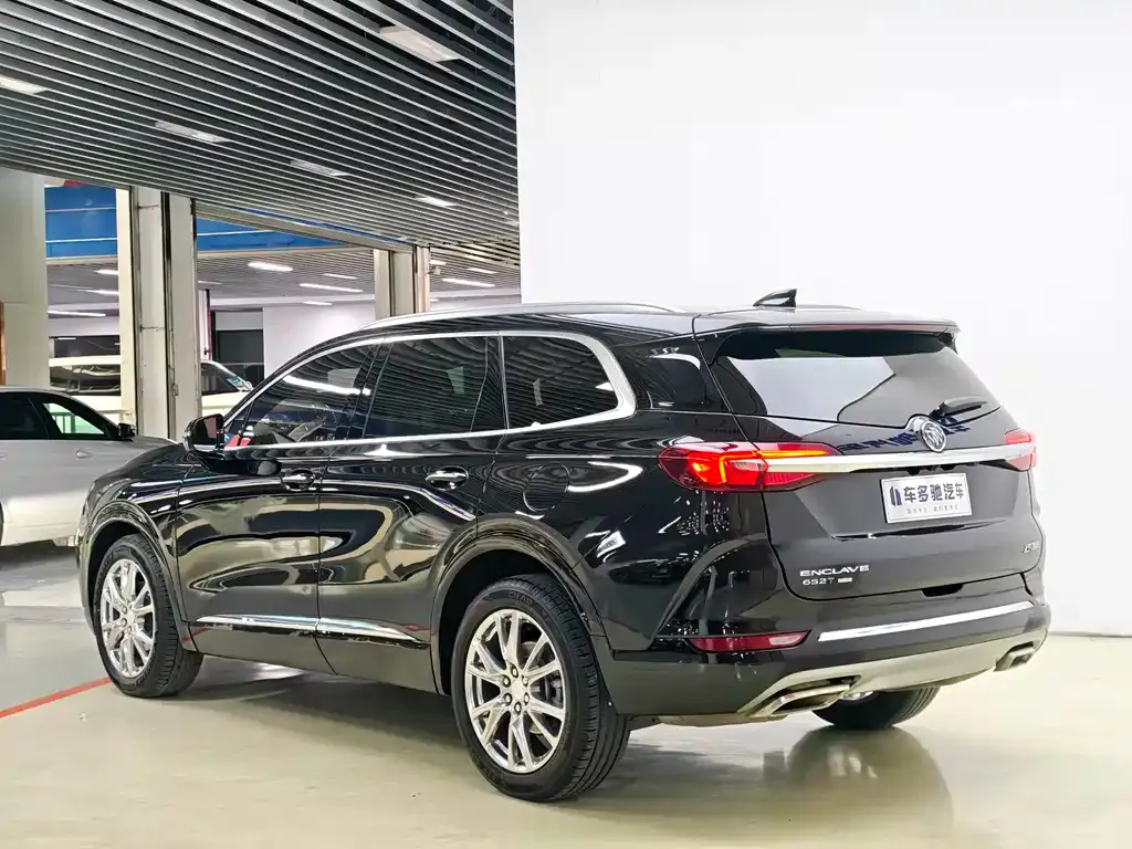 Buick Enclave — фото 10