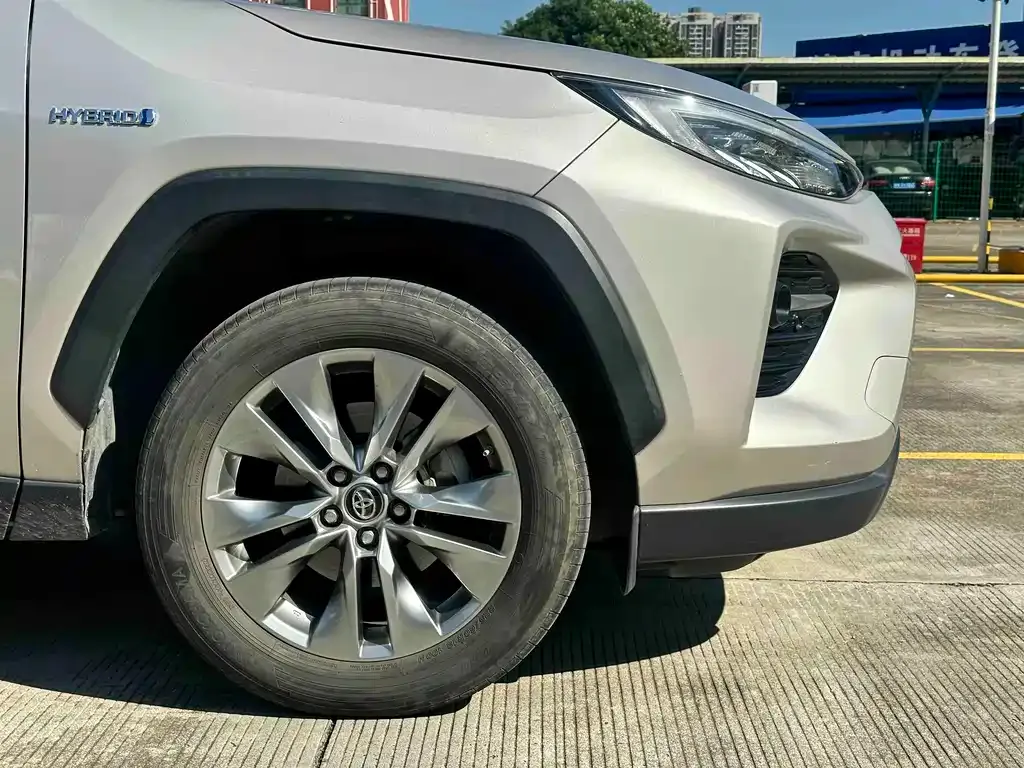 Toyota Wildlander — фото 10