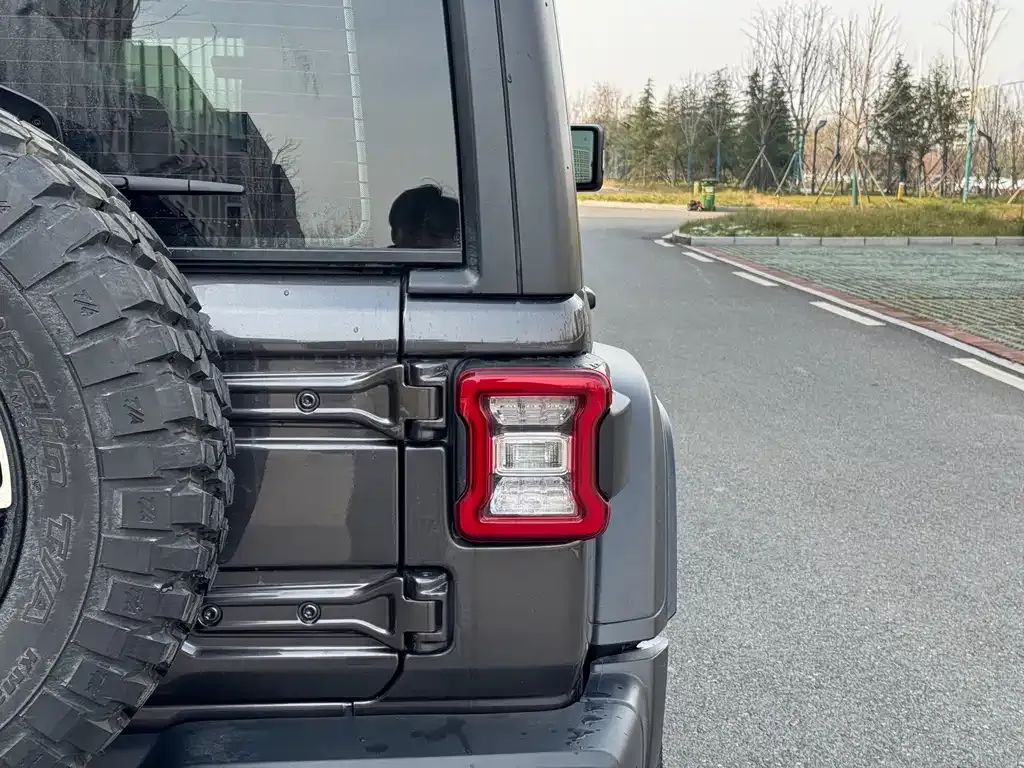Jeep Wrangler — фото 8