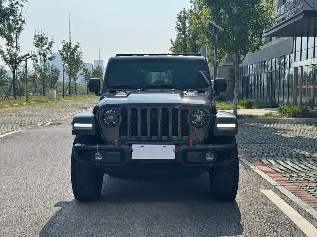 Jeep Wrangler — фото 9