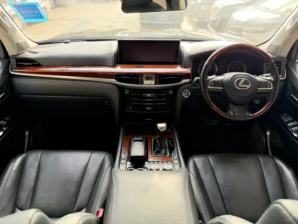 Lexus LX — фото 4