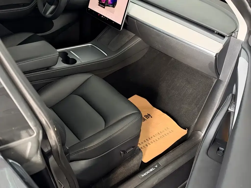 Tesla Model Y — фото 8