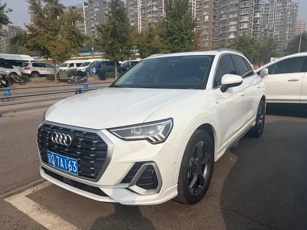 Audi Q3 — фото 1