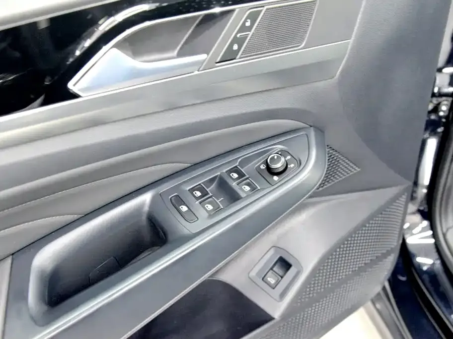 Volkswagen Passat — фото 6