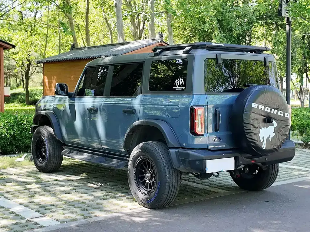 Ford Bronco — фото 10