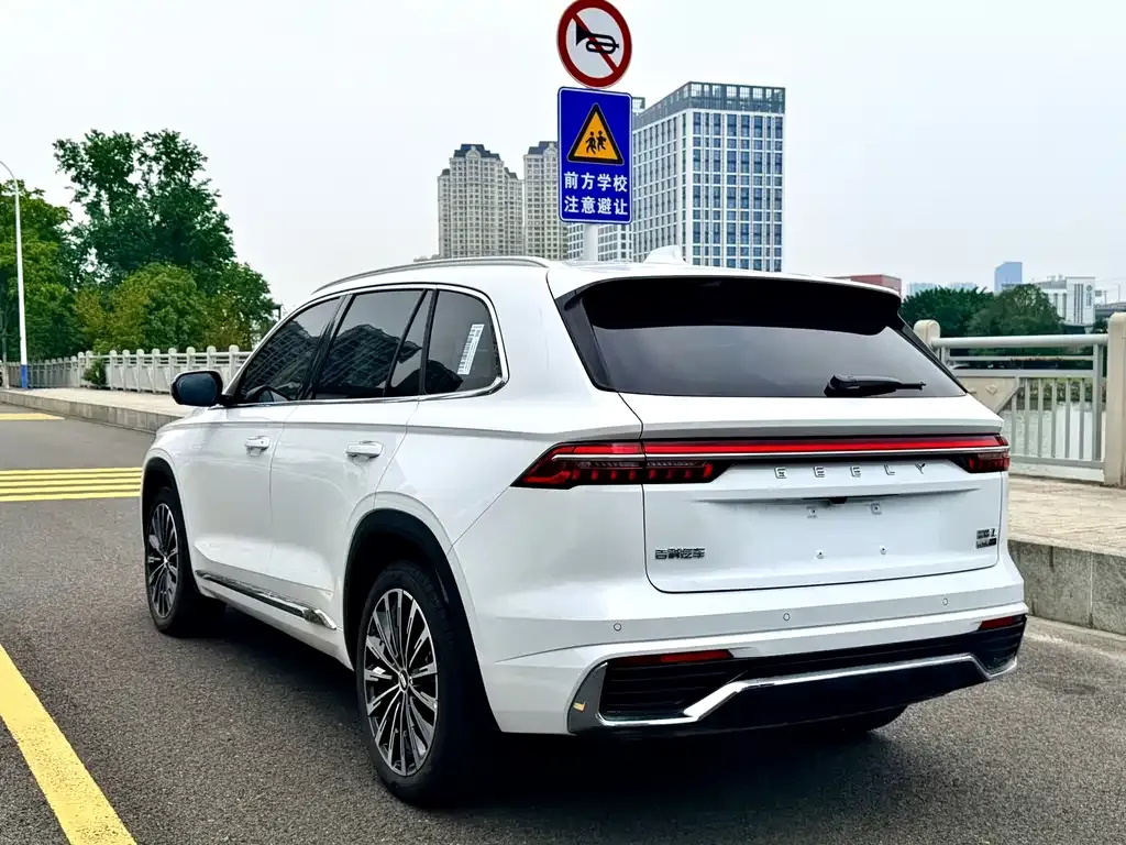 Geely Xingyue L — фото 10