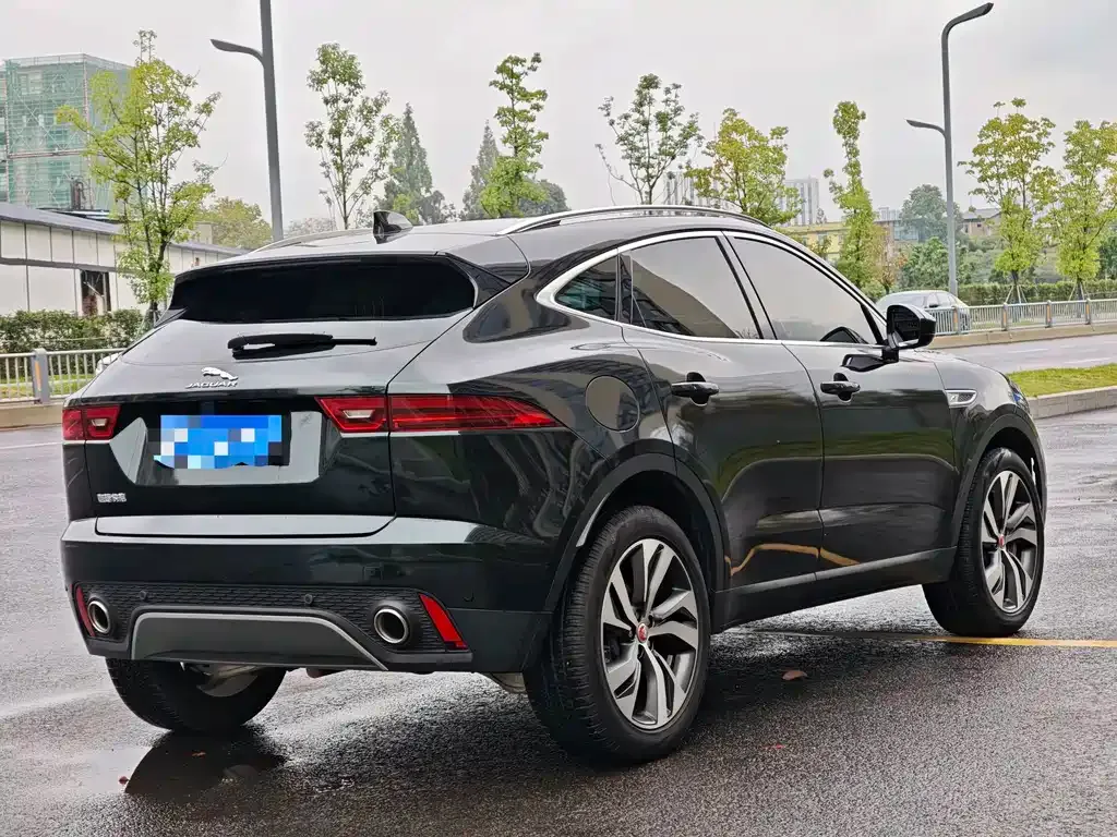 Jaguar E-PACE — фото 3