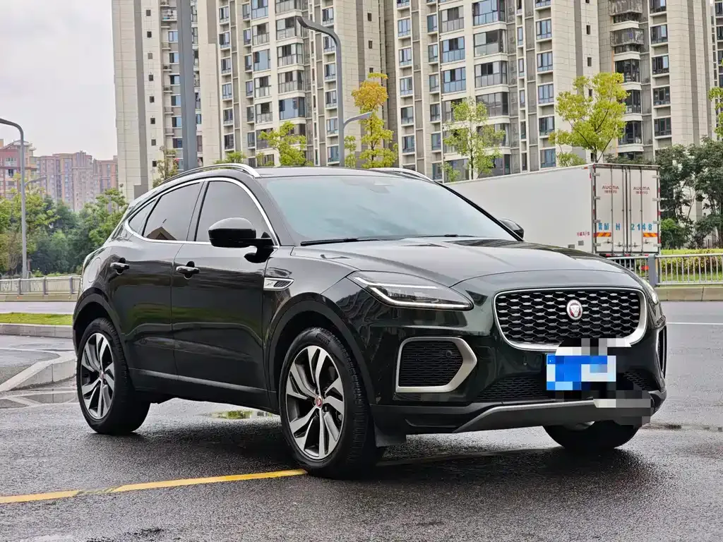 Jaguar E-PACE — фото 9
