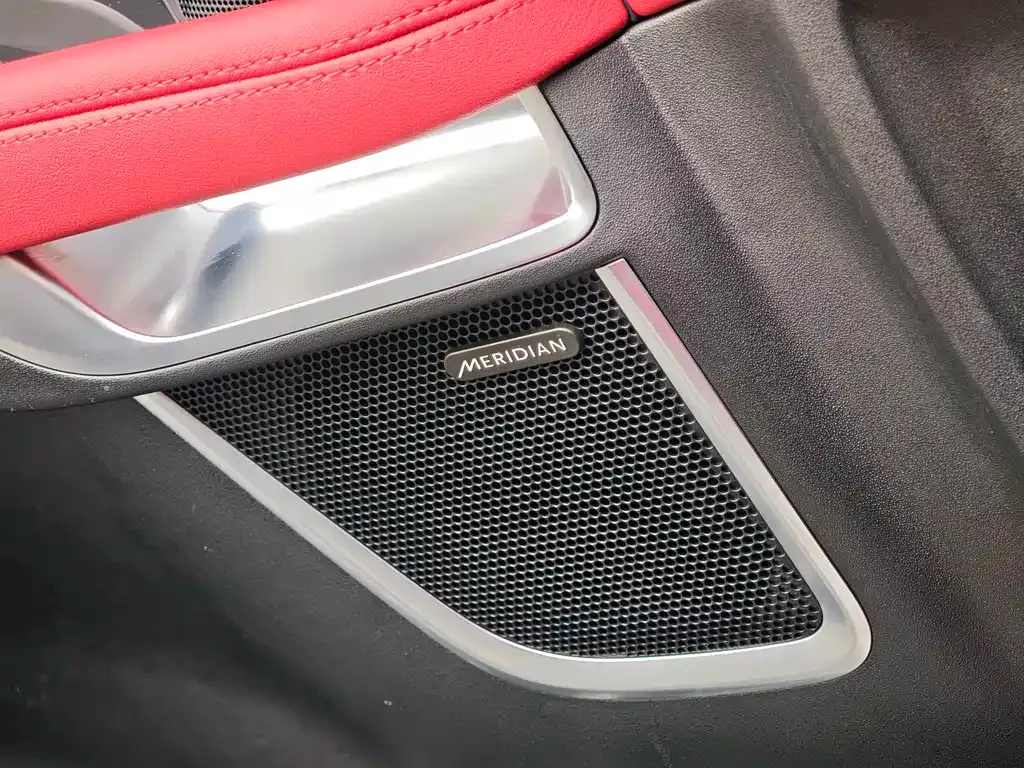 Jaguar E-PACE — фото 8