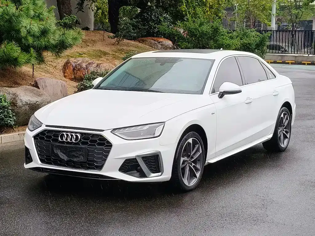 Audi A4L — фото 1