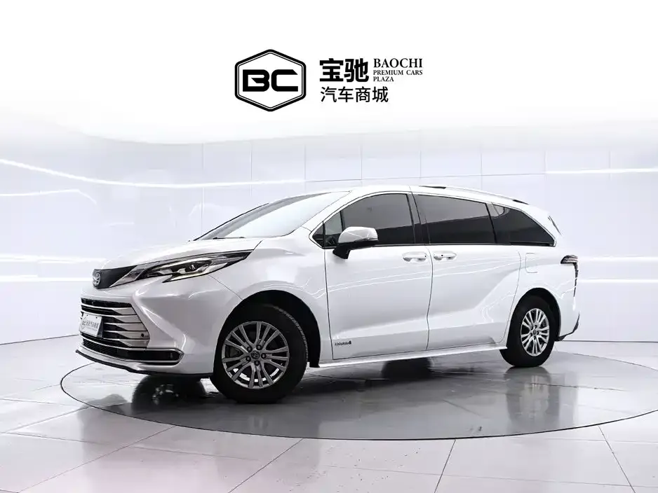 Toyota Sienna — фото 1