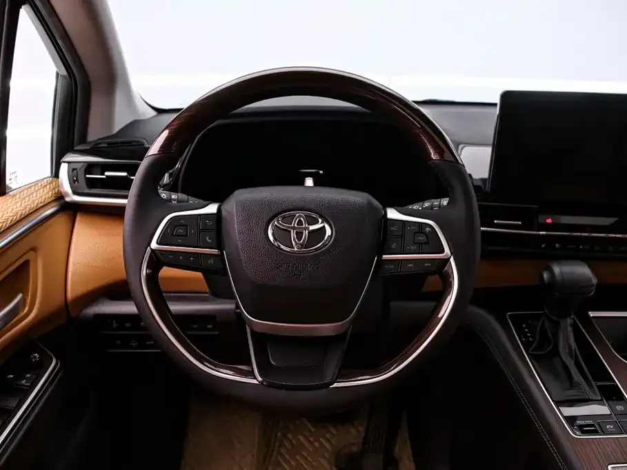 Toyota Sienna — фото 8