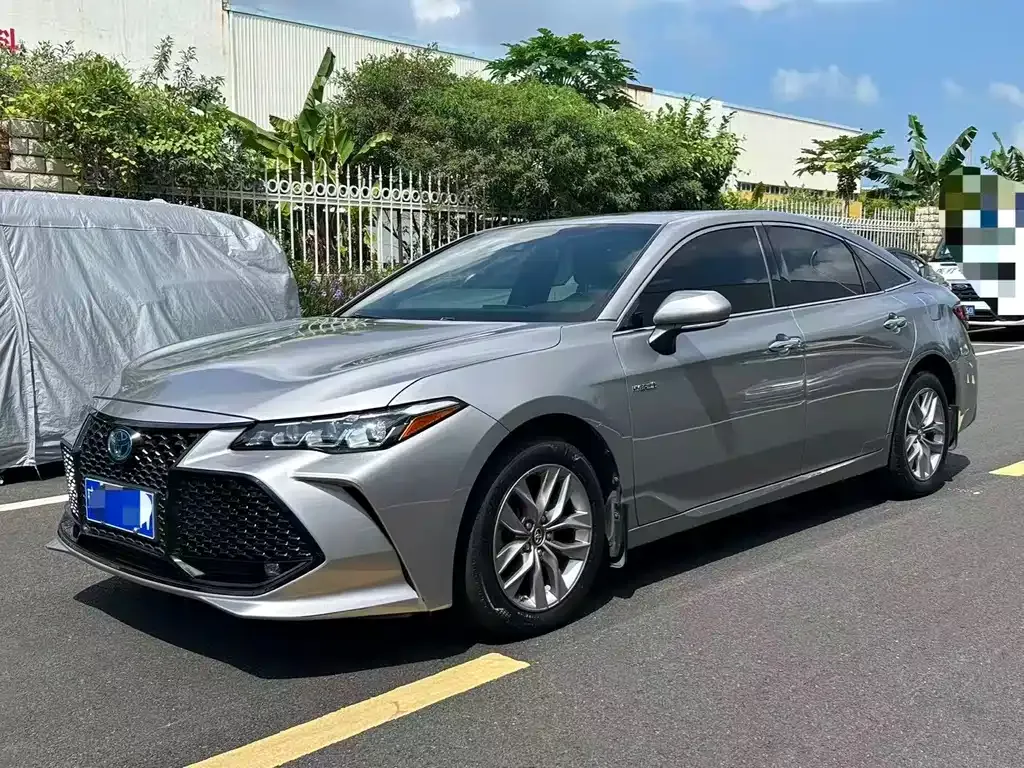 Toyota Avalon — фото 1