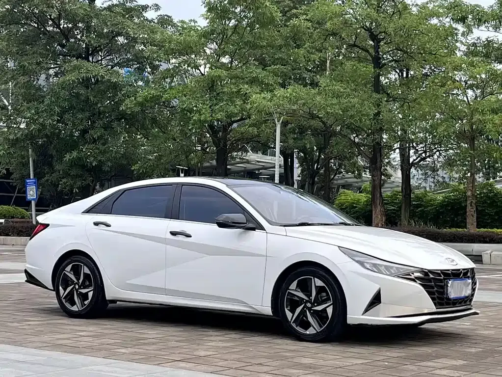 Hyundai Elantra — фото 4