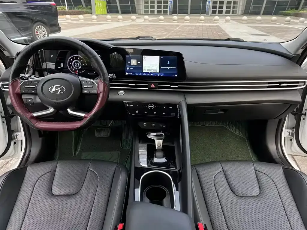 Hyundai Elantra — фото 6